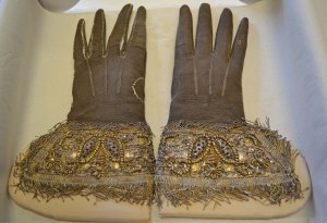 Dark brown leather gloves with gold and silver strip gauntlet  (1650 - 1670)